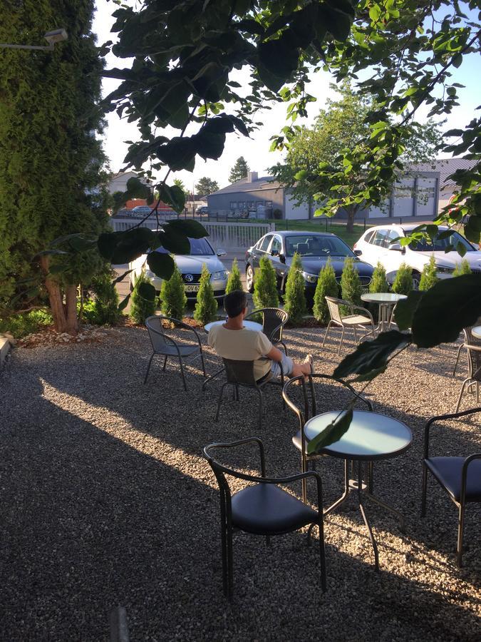 Hotel Zur Sonne Bodelshausen Exterior photo